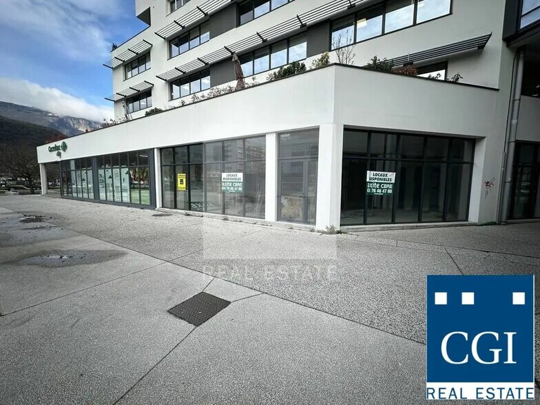 Retail in Seyssinet-Pariset for lease - Building Photo - Image 1 of 6
