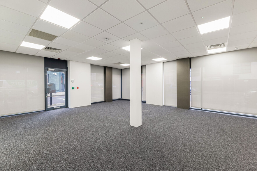118 Putney Bridge Rd, London for lease - Building Photo - Image 3 of 4