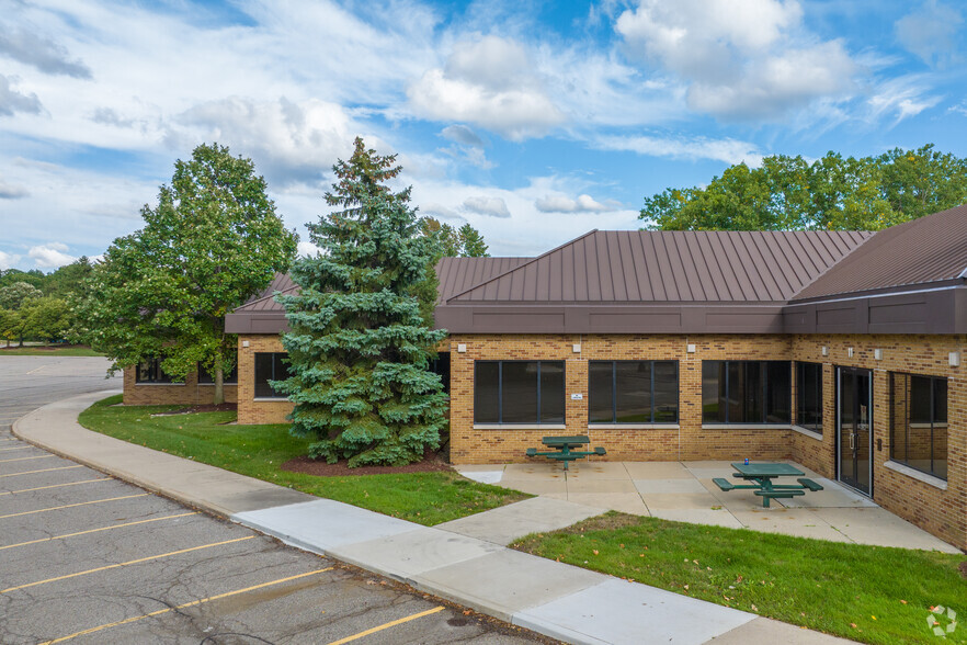 5111 Auto Club Dr, Dearborn, MI for lease - Building Photo - Image 2 of 6