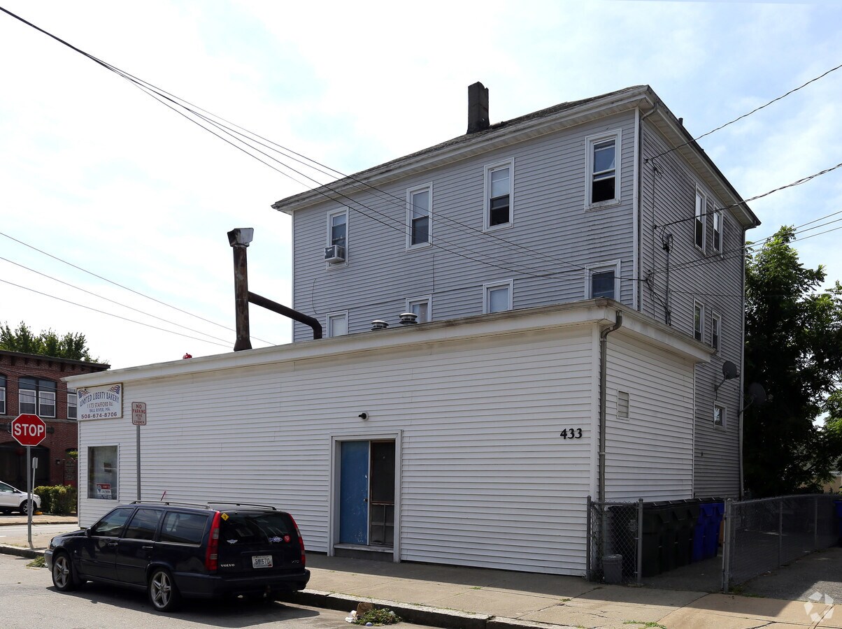 1173 Stafford Rd, Fall River, MA 02721
