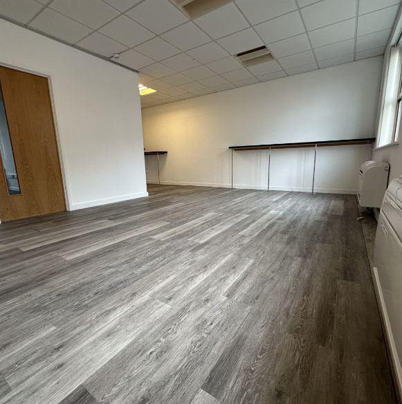 Basil Close, Chesterfield for lease Interior Photo- Image 1 of 6