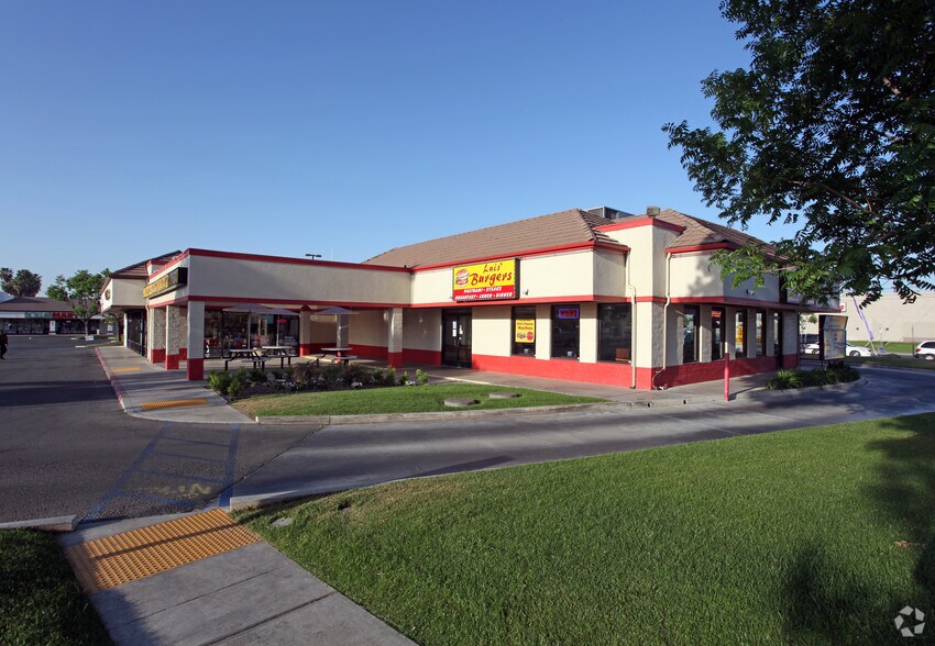 15571565 White Ln, Bakersfield, CA 93307