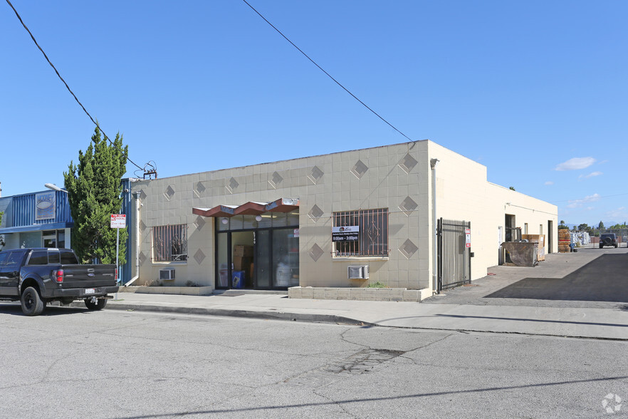 8740 Remmet Ave, Canoga Park, CA for lease - Primary Photo - Image 1 of 5