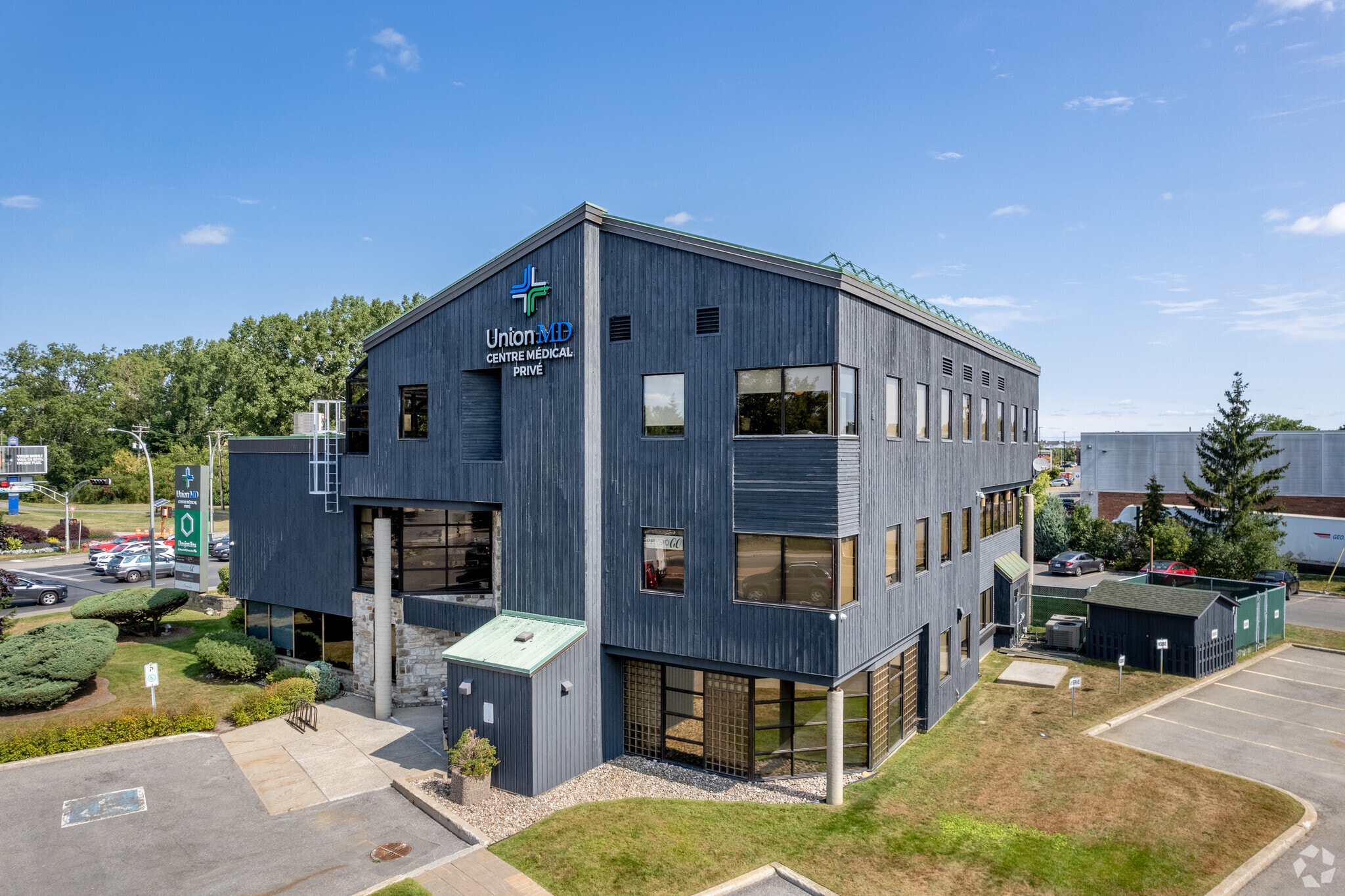 15000 Boul De Pierrefonds, Pierrefonds, QC for lease Primary Photo- Image 1 of 5