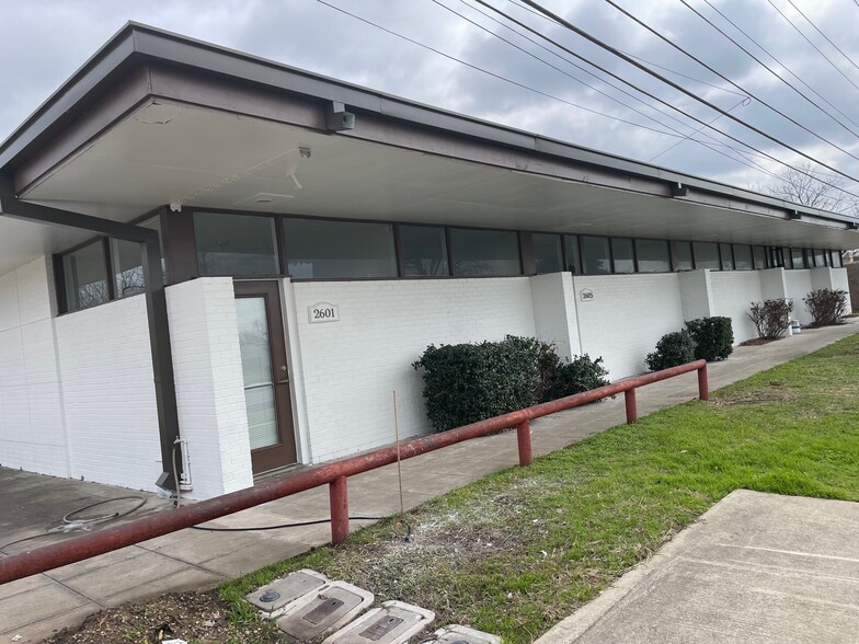 2601 S Texas Ave, Bryan, TX for lease - Building Photo - Image 1 of 6