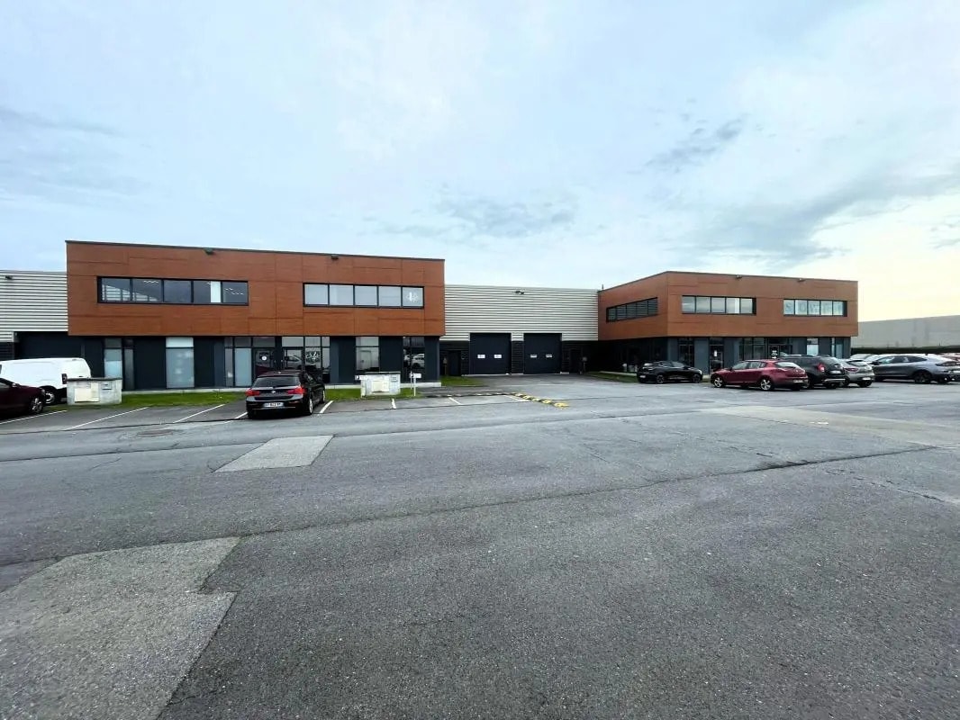 Office in Wambrechies for lease Building Photo- Image 1 of 14