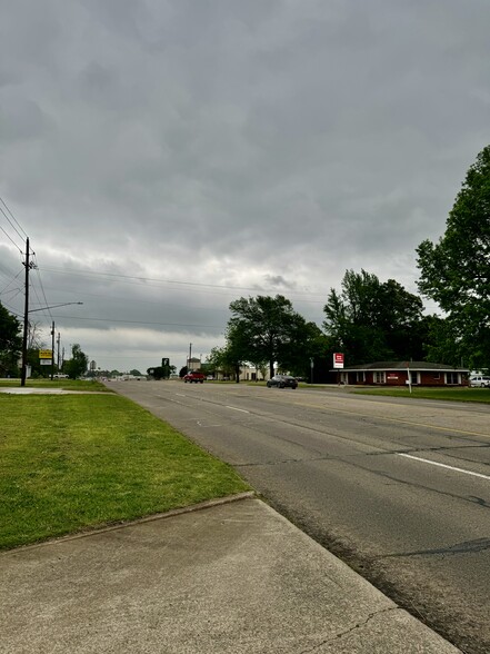 3185 Lamar Ave, Paris, TX for lease - Building Photo - Image 3 of 16