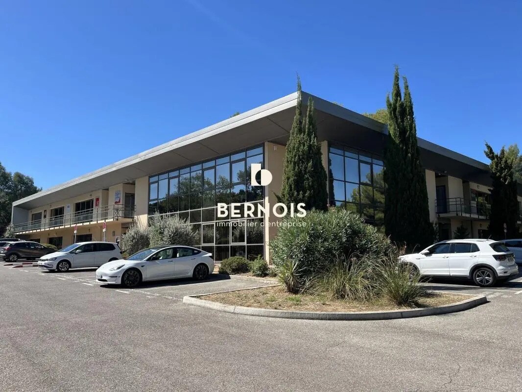 Office in Six-Fours-les-Plages for lease Building Photo- Image 1 of 3