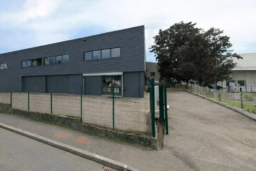 Office in Dardilly for lease - Building Photo - Image 1 of 7