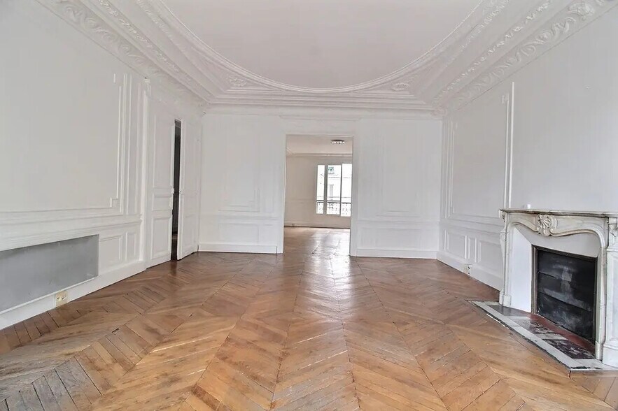 Office in Paris for lease - Building Photo - Image 3 of 10