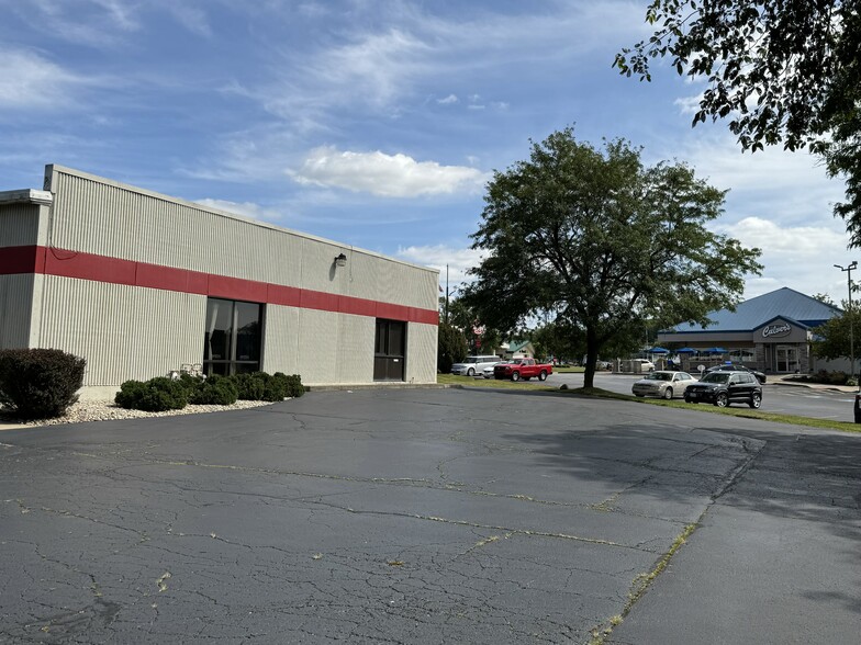 250-278 Phelps Ave, Rockford, IL for lease - Building Photo - Image 3 of 3