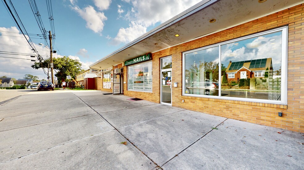 722 Mola Blvd, Elmwood Park, NJ for sale - Building Photo - Image 1 of 1