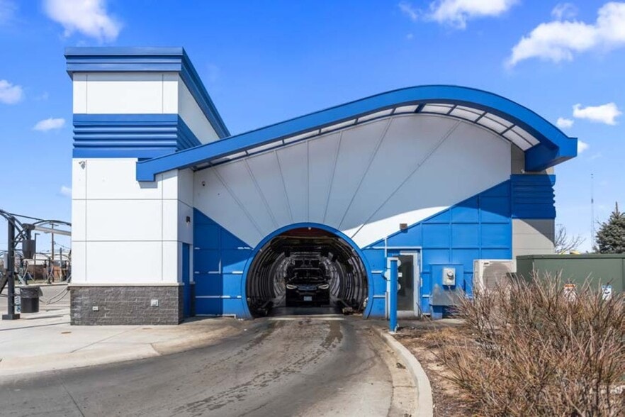 10901 W Lapham St, West Allis, WI for sale - Building Photo - Image 3 of 4