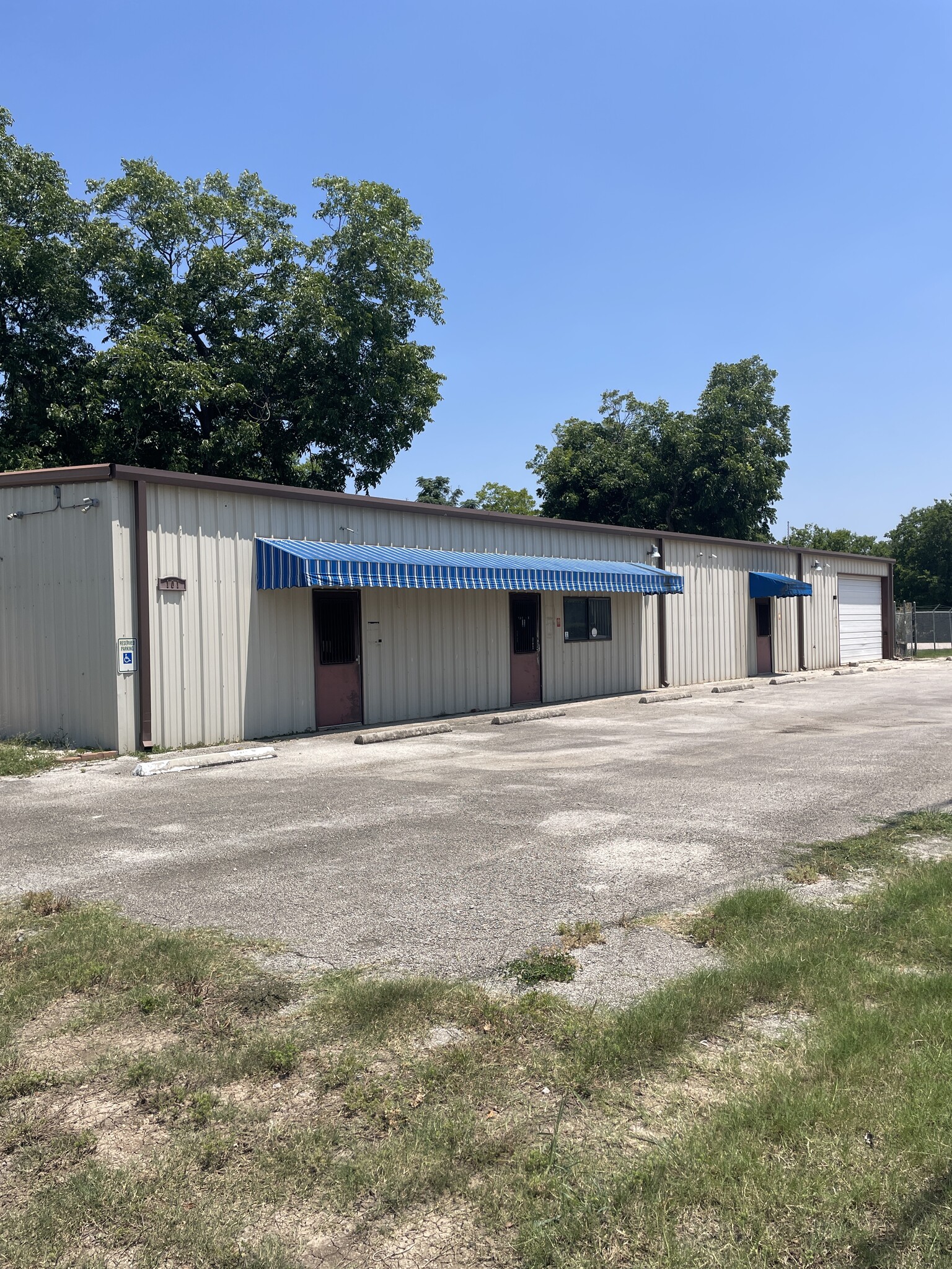 101 Ermel, Seguin, TX for lease Building Photo- Image 1 of 22