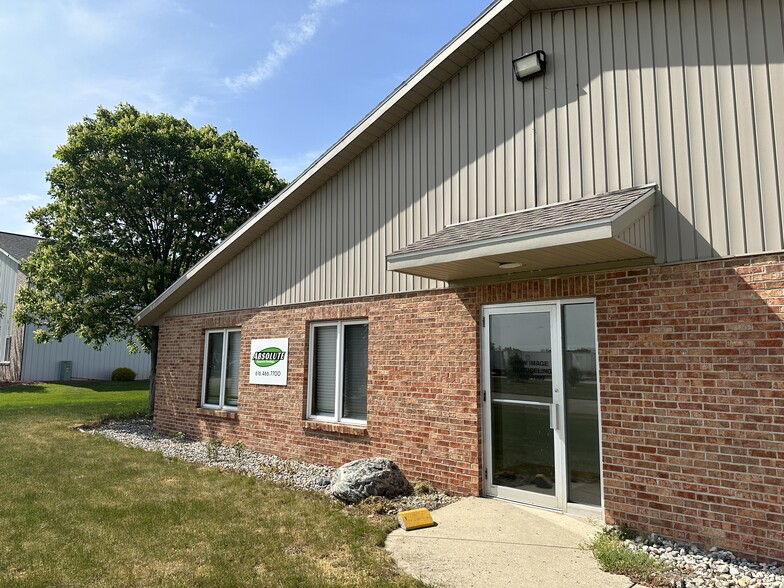 2111 Pine Ridge Dr, Jenison, MI for sale - Building Photo - Image 1 of 1