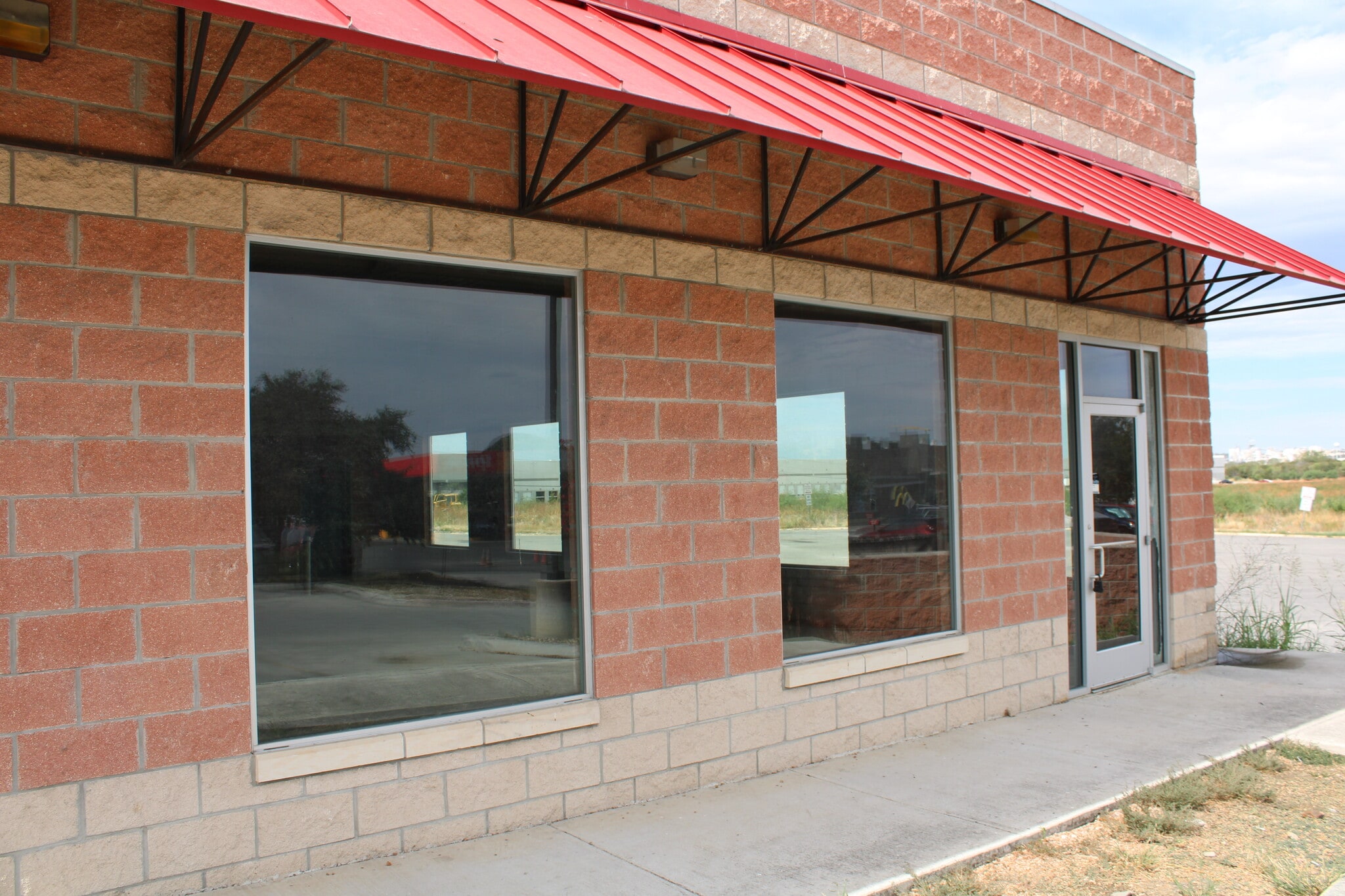 3201 Commercial Cir, New Braunfels, TX for lease Building Photo- Image 1 of 14