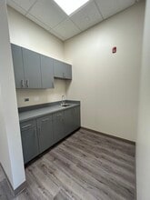 9400 S Cicero Ave, Oak Lawn, IL for lease Interior Photo- Image 2 of 5