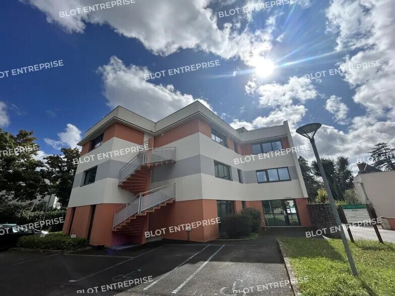 in Nantes for sale - Building Photo - Image 1 of 1