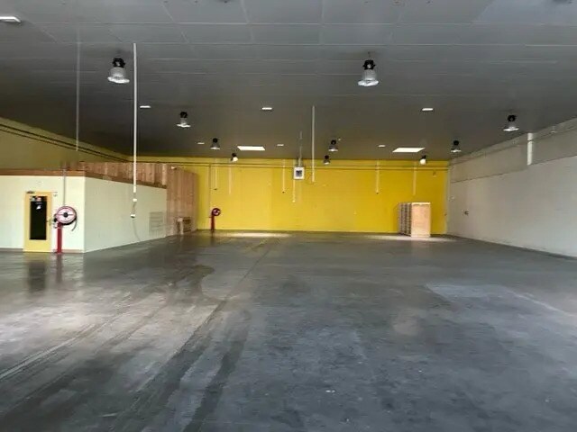 Retail in Chenôve for sale - Interior Photo - Image 3 of 4