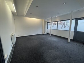 34 Eastgate, Cowbridge for lease Interior Photo- Image 1 of 3