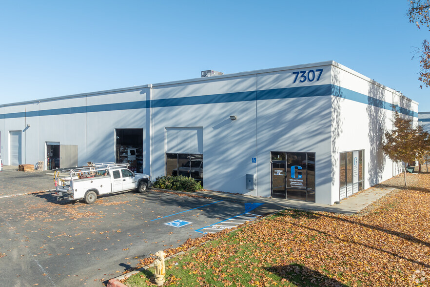 7307 Roseville Rd, Sacramento, CA for lease - Building Photo - Image 1 of 34