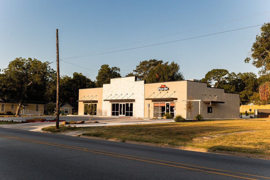 1504 S Day St, Brenham, TX for lease - Building Photo - Image 2 of 8