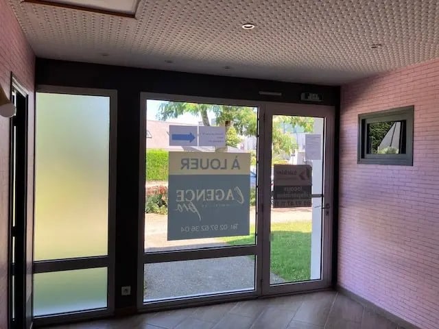 Retail in Saint-Avé for lease - Building Photo - Image 2 of 4