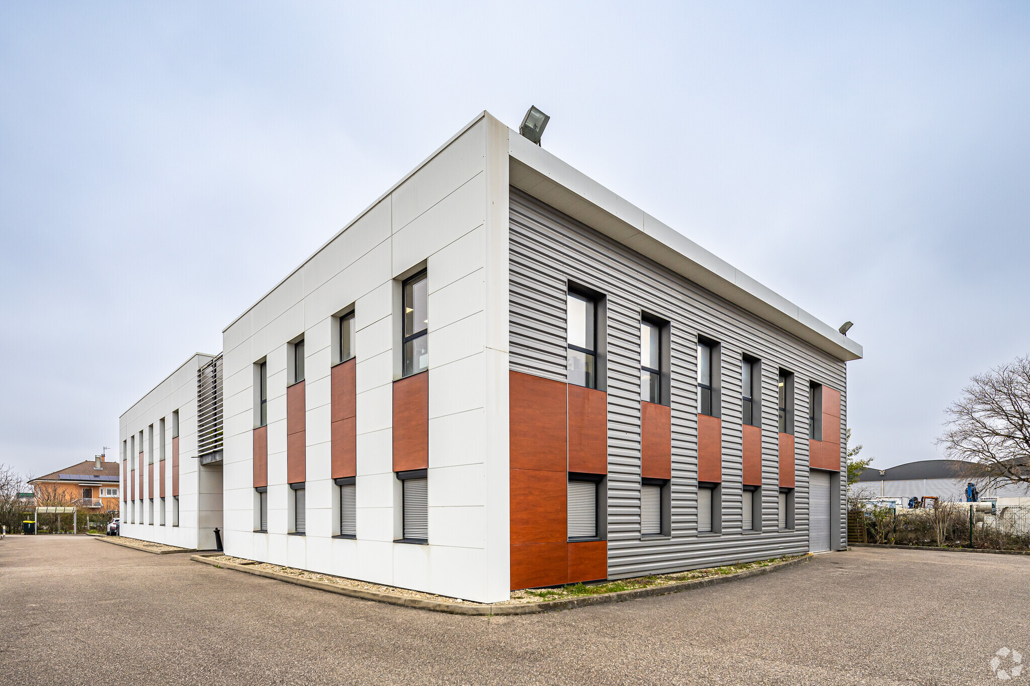 30 Chemin De Revaison, Saint-Priest for lease Primary Photo- Image 1 of 3