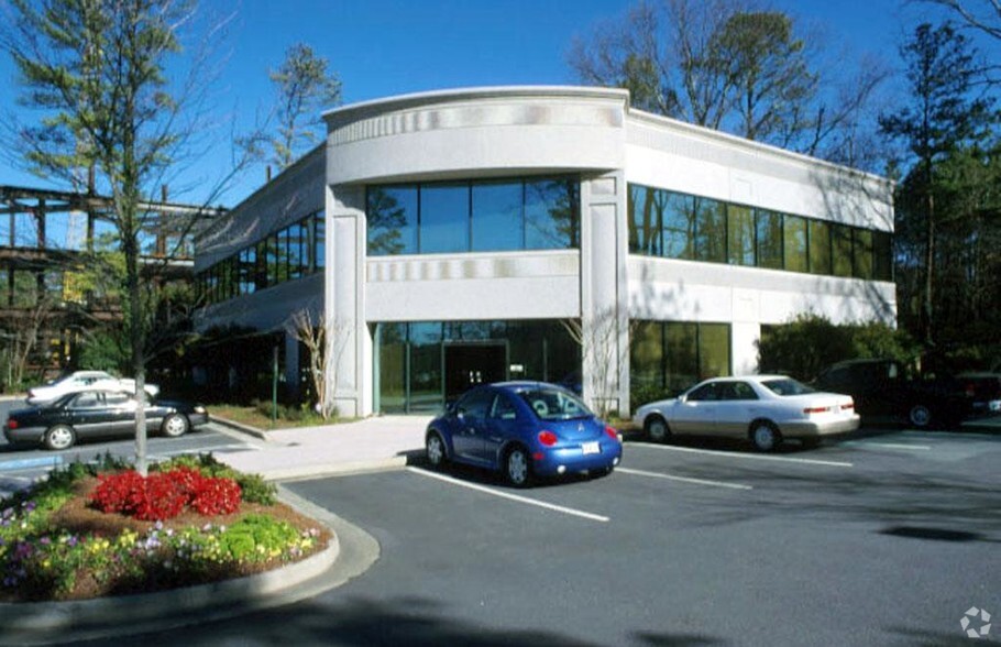 6645 Peachtree Dunwoody Rd, Atlanta, GA for lease - Building Photo - Image 1 of 22