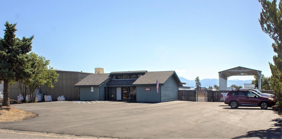 5558 Table Rock Rd, Central Point, OR for sale - Primary Photo - Image 1 of 1