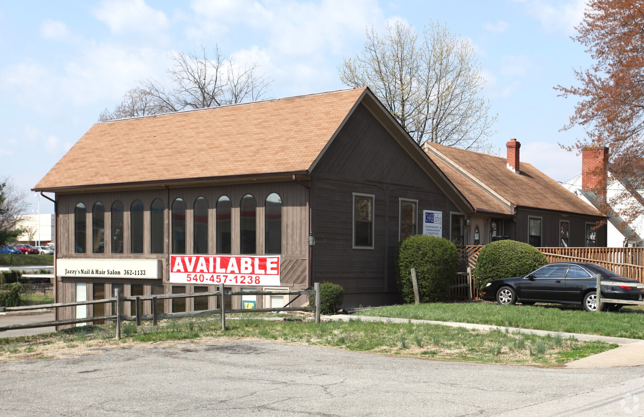 5034 Hearthstone Rd NW, Roanoke, VA for sale Primary Photo- Image 1 of 1