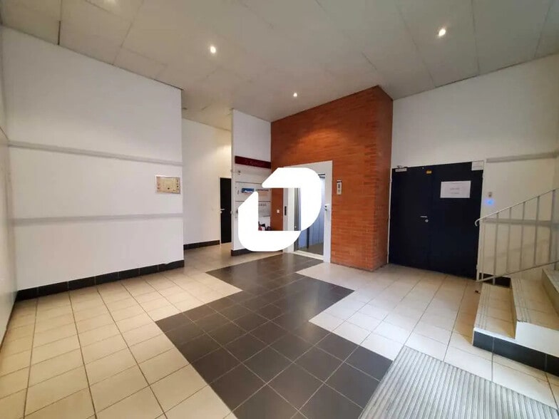 106-110 Rue Du Lieutenant Petit Leroy, Chevilly-Larue for lease - Lobby - Image 2 of 21