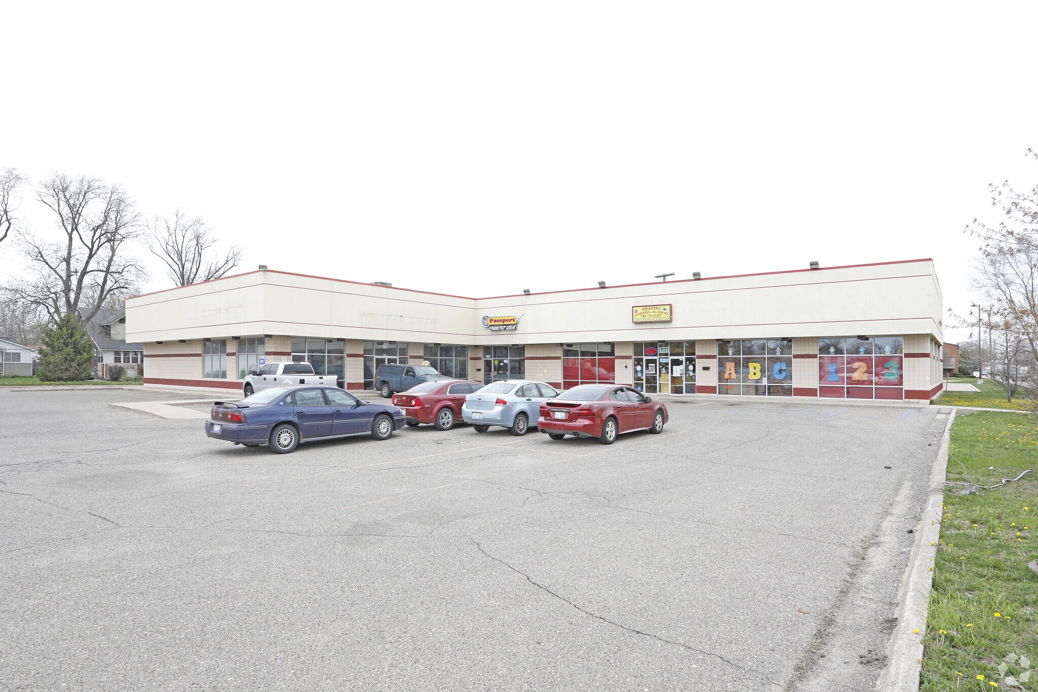 8101-8113 E 9 Mile Rd, Warren, MI for sale Primary Photo- Image 1 of 1
