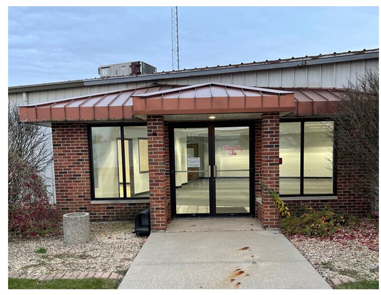 1620 Dekalb Ave, Sycamore, IL for lease - Building Photo - Image 2 of 10