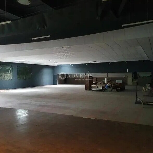 Flex in Carquefou for lease - Interior Photo - Image 2 of 4