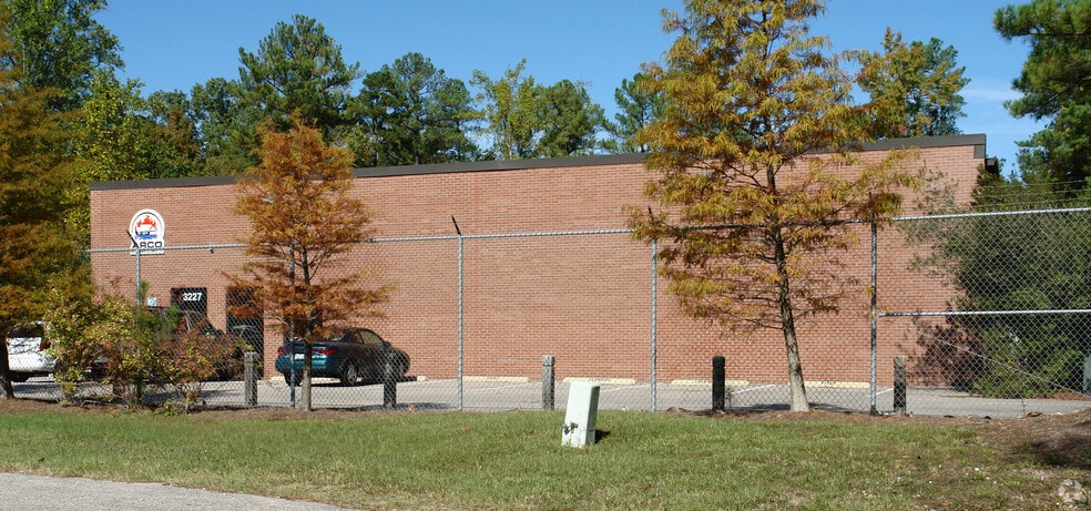 3227 Spottswood St, Raleigh, NC for lease - Building Photo - Image 2 of 3