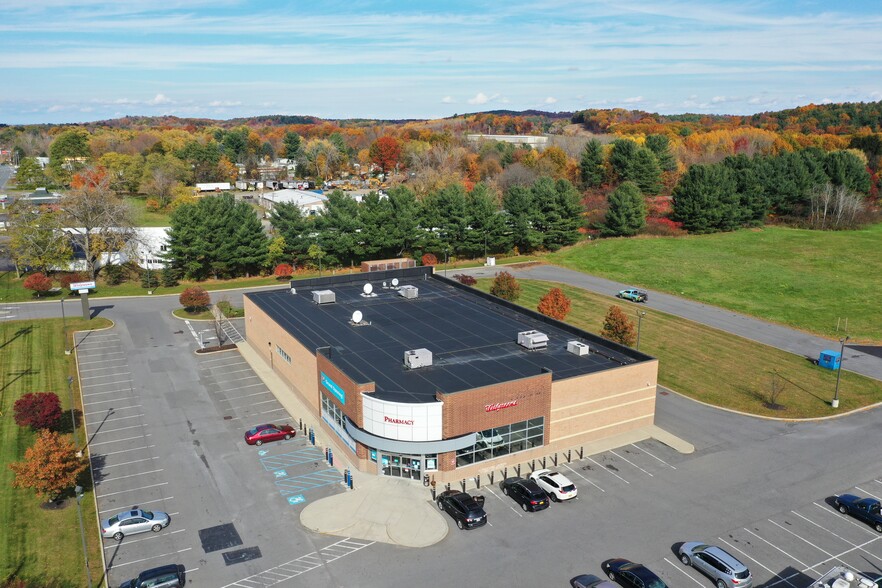 1645 Columbia Tpke, Castleton On Hudson, NY for sale - Building Photo - Image 1 of 1