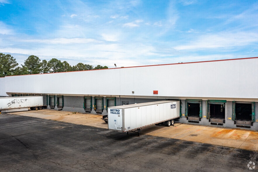 6077 Fulton Industrial Blvd SW, Atlanta, GA for lease - Building Photo - Image 2 of 6