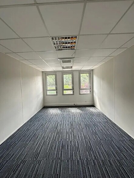 2 Rue Du 19 Mars 1962, Clichy for lease - Building Photo - Image 2 of 9