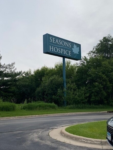 1696 Greenview Dr SW, Rochester, MN for sale - Building Photo - Image 3 of 34