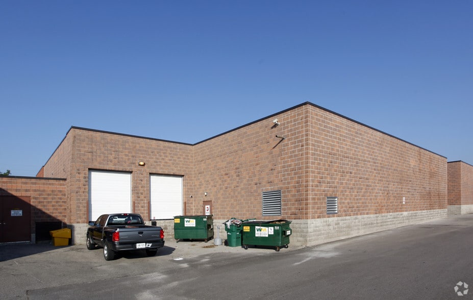 5825 Kennedy Rd, Mississauga, ON for lease - Building Photo - Image 2 of 4