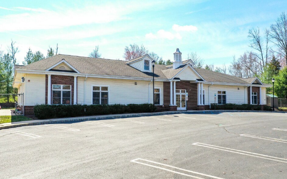 10 Gateway Blvd, Kendall Park, NJ for sale - Building Photo - Image 1 of 1