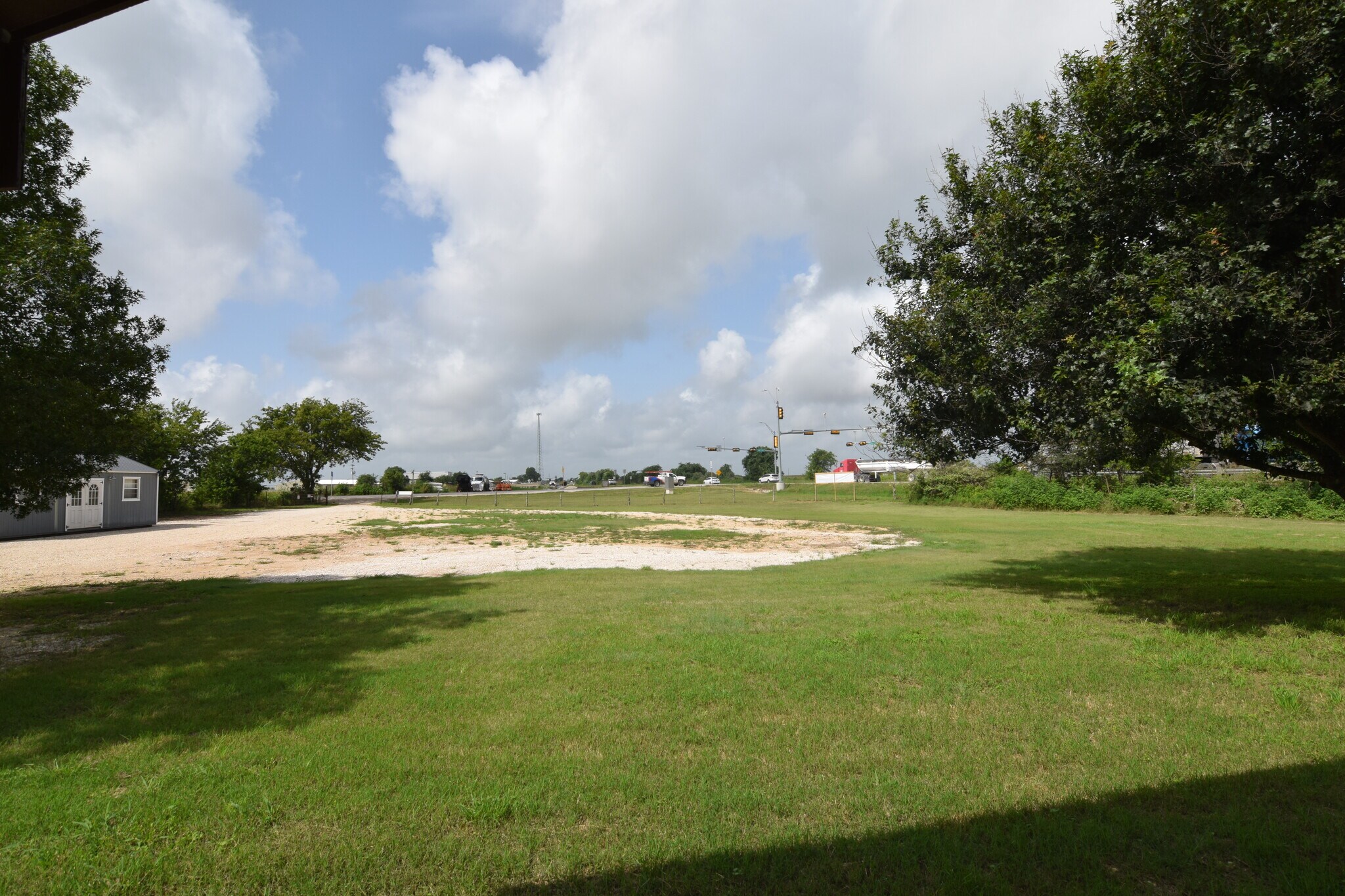 28 Old Lockhart Rd, Kyle, TX 78640 Uhland Office & Yard