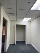 2787 E Oakland Park Blvd, Fort Lauderdale, FL for lease Interior Photo- Image 2 of 4