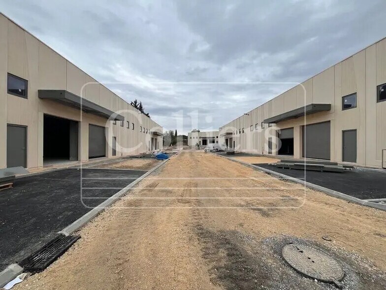 Flex in Les Pennes-Mirabeau for lease - Construction Photo - Image 2 of 6