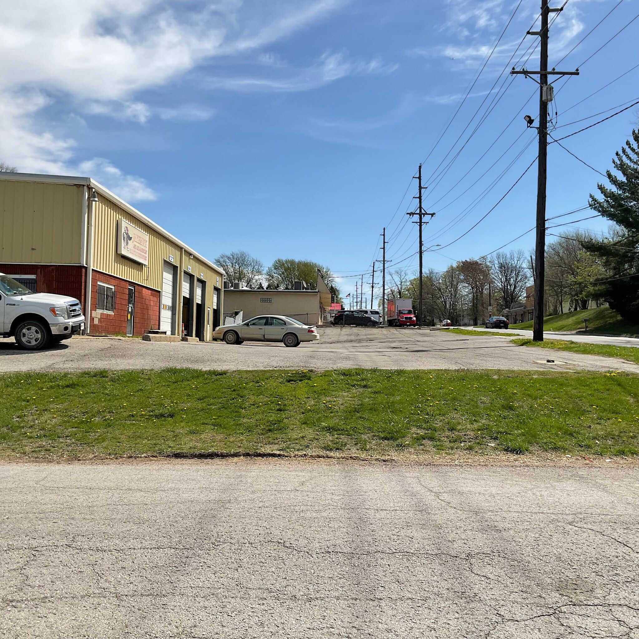 8022 Leavenworth Rd, Kansas City, KS 66109 Flex for Sale