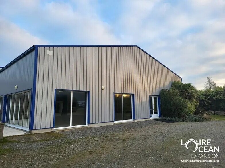 Flex in Saint-Michel-Chef-Chef for sale - Building Photo - Image 1 of 6