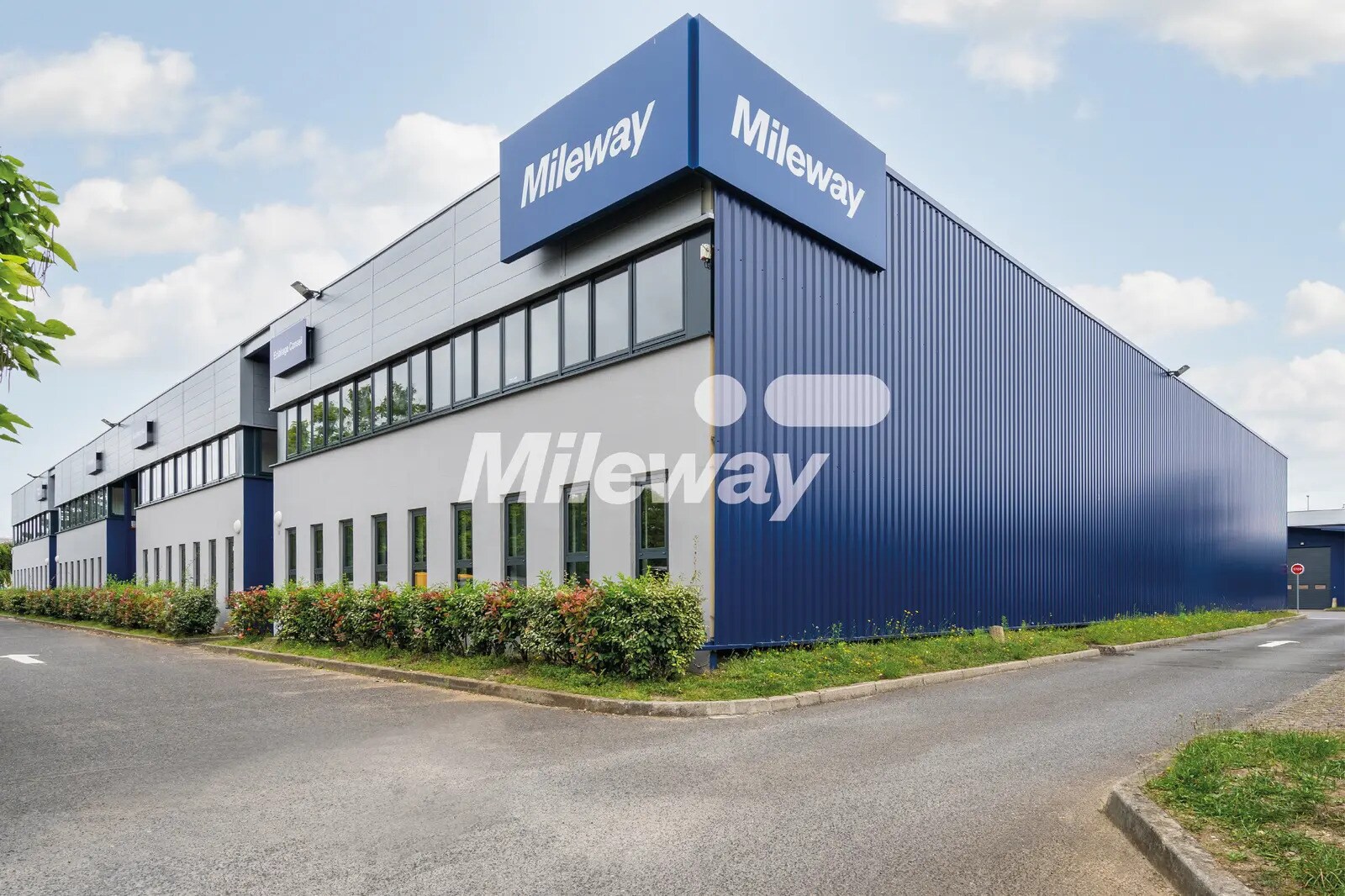 Flex in SAINT-OUEN-L'AUMONE for lease Building Photo- Image 1 of 64