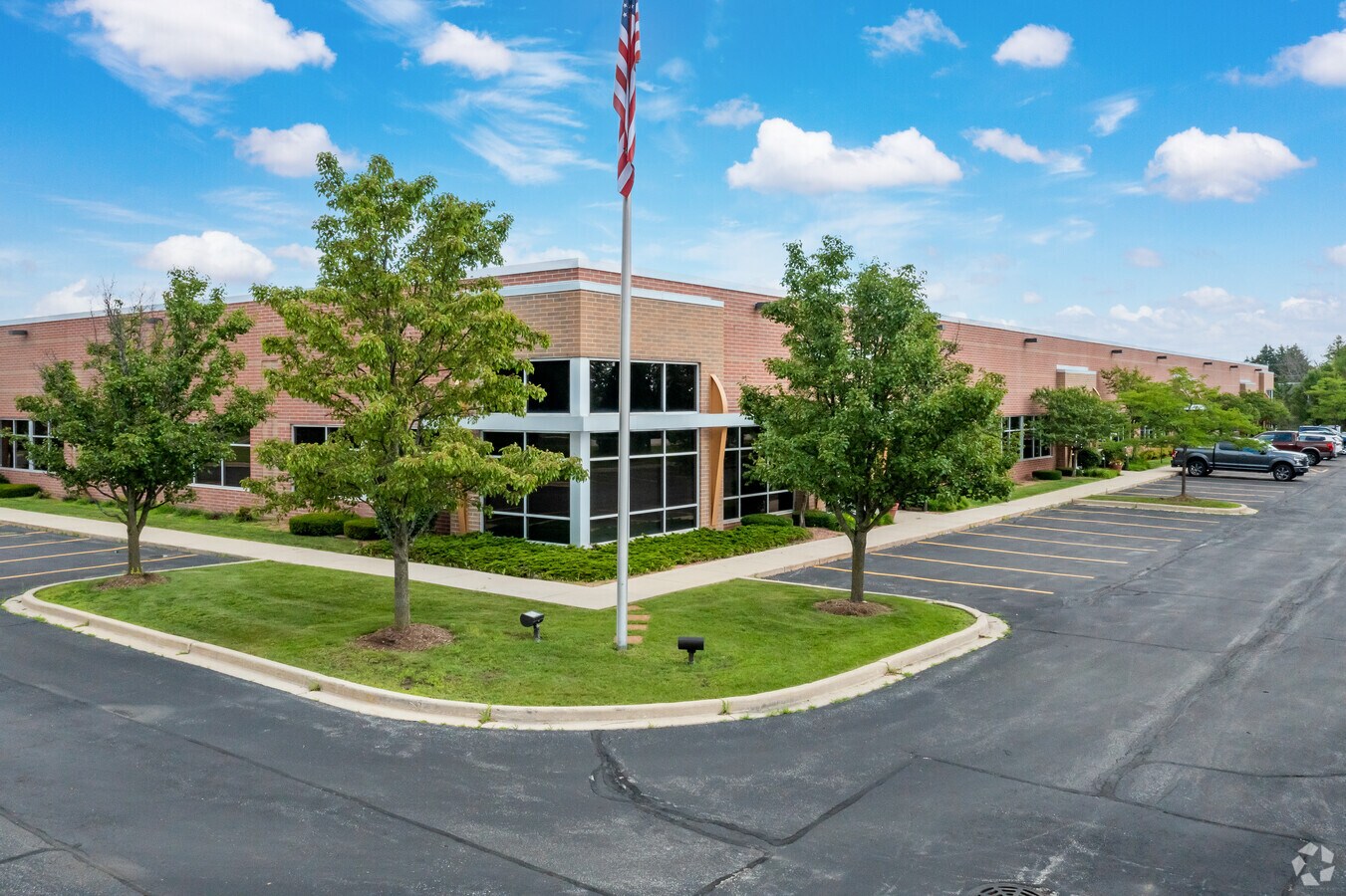 71007190 W Donges Bay Rd, Mequon, WI 53092