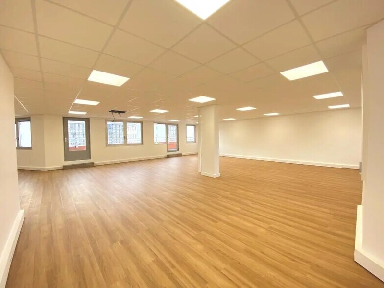 Office in Boulogne-Billancourt for lease - Building Photo - Image 3 of 11